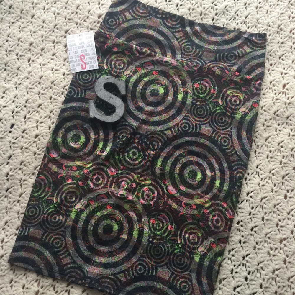 LuLaRoe NWT Cassie psychedelic skirt size small